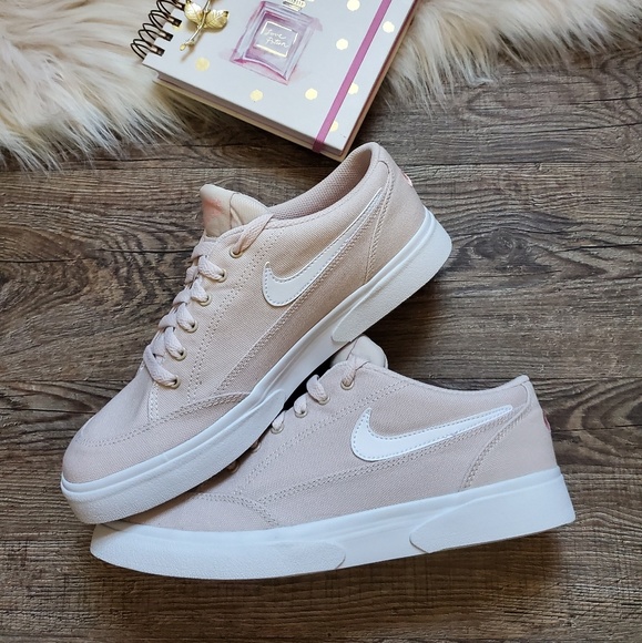 NEW Nike Casual Tennis - Picture 5 of 7